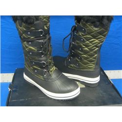 New Women's size 8 Winter Boots / Olive
