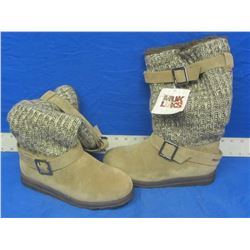 New the Origanal Muk-Luks size  9