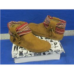 New Women's mocossins size 11