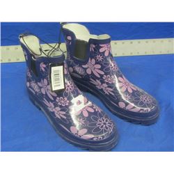 New women's size 9 spring/fall rubber low cut boots