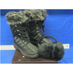 New Snowtech winter boots women's size 9 black with bonus ear muffs
