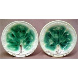 A pair of American majolica leaf plates, unma