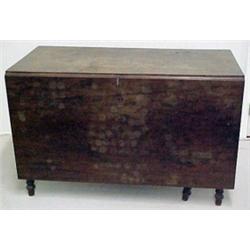 Walnut Sheraton drop-leaf table, round tapere