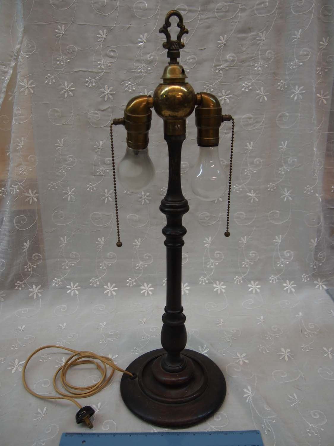 Old Table Lamp With Glass Shade (Partially Working)