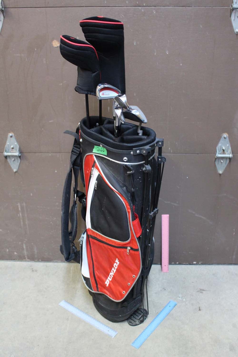 Dunlop Golf Clubs W/ Golf Bag