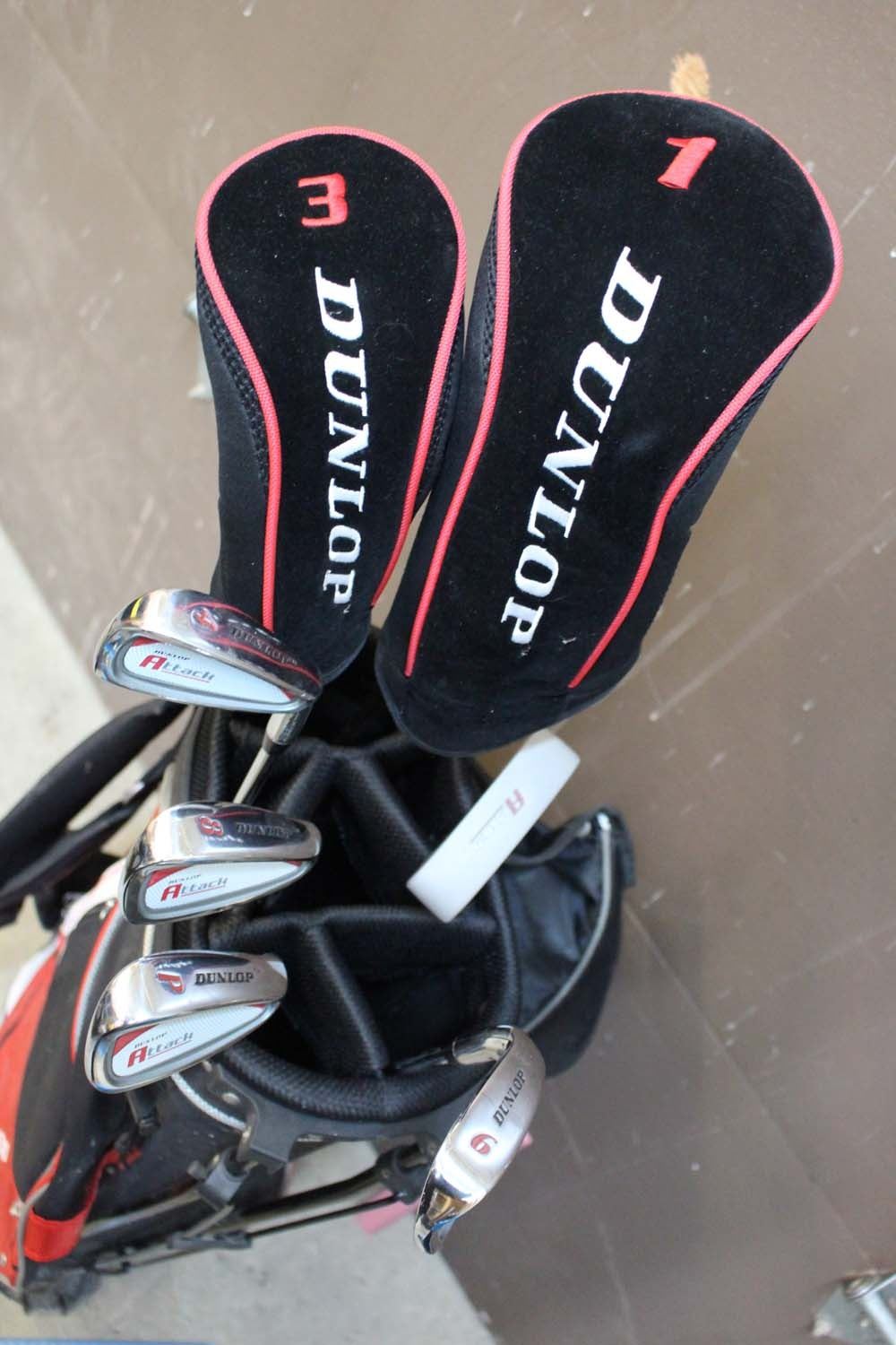 Dunlop Golf Clubs W/ Golf Bag