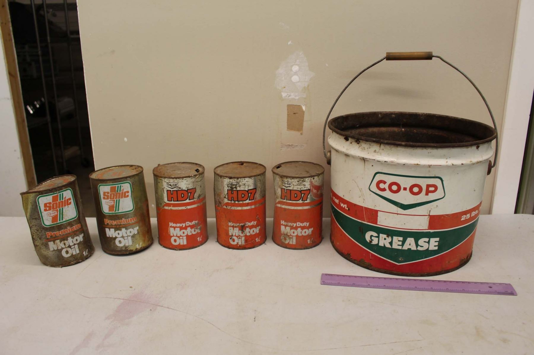 Co-Op Grease Pail w/Co-Op Motor Oil Tins (5)