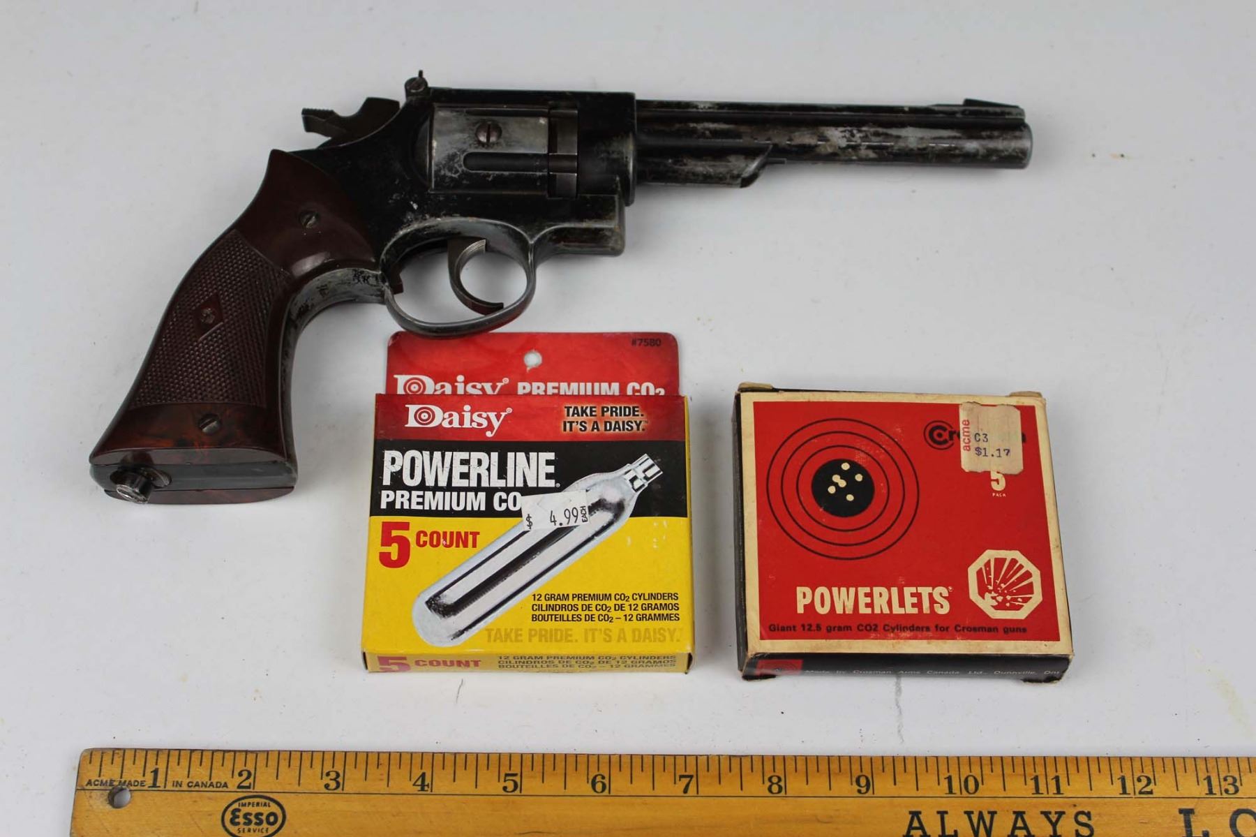 Vintage 6 Shot CO2 Pellet Hand Gun W/ 6 CO2 Cartridges