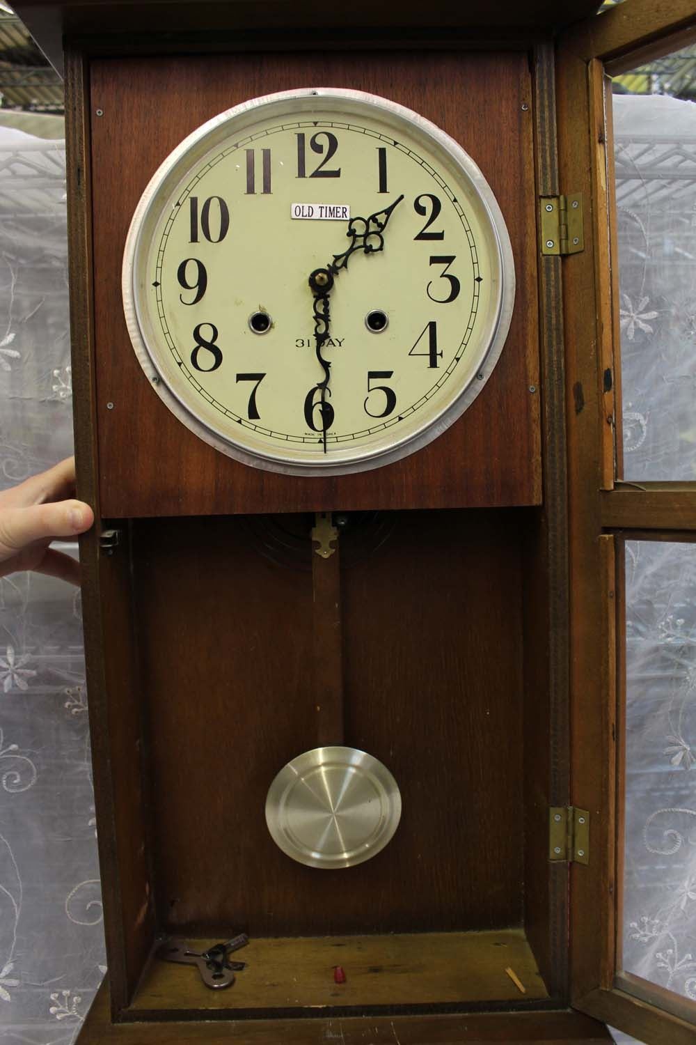 "Old Timer" 31 Day Clock w/Key)(Walnut Case, Works)