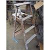 Image 2 : Wooden Ladder 45" Tall