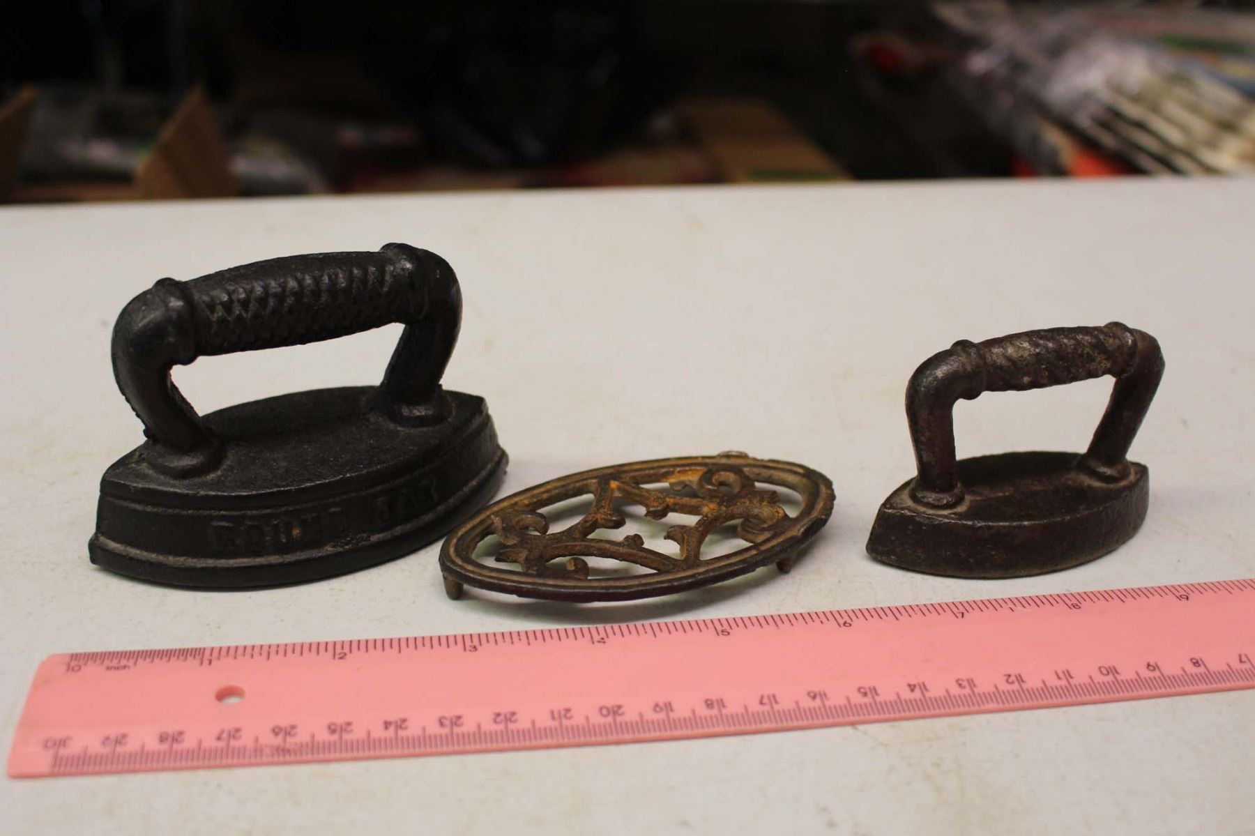 Vintage Salesman Sample Sad Irons (2)