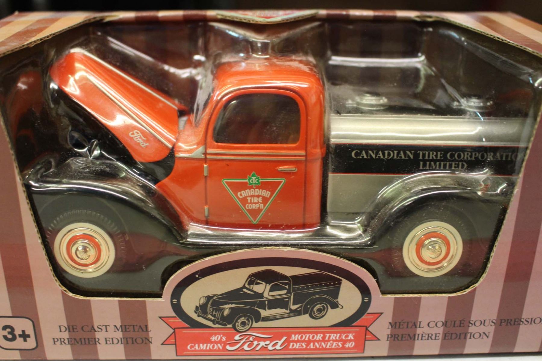 1940's Camion Ford Motor Truck Model Canadian Tire Die Cast Metal, 124 Scale