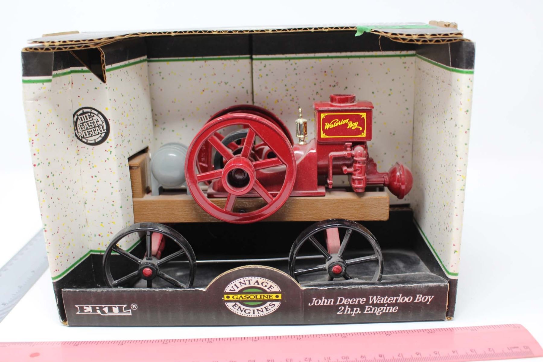ERTL NIB John Deere Waterloo Boy 2h.p. Engine Toy Model- 1:18 Scale