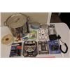Image 1 : Lot of Misc (Stock Pot, Toys, etc)