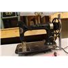 Image 3 : Vintage Sewing Machine Lamp (Working)