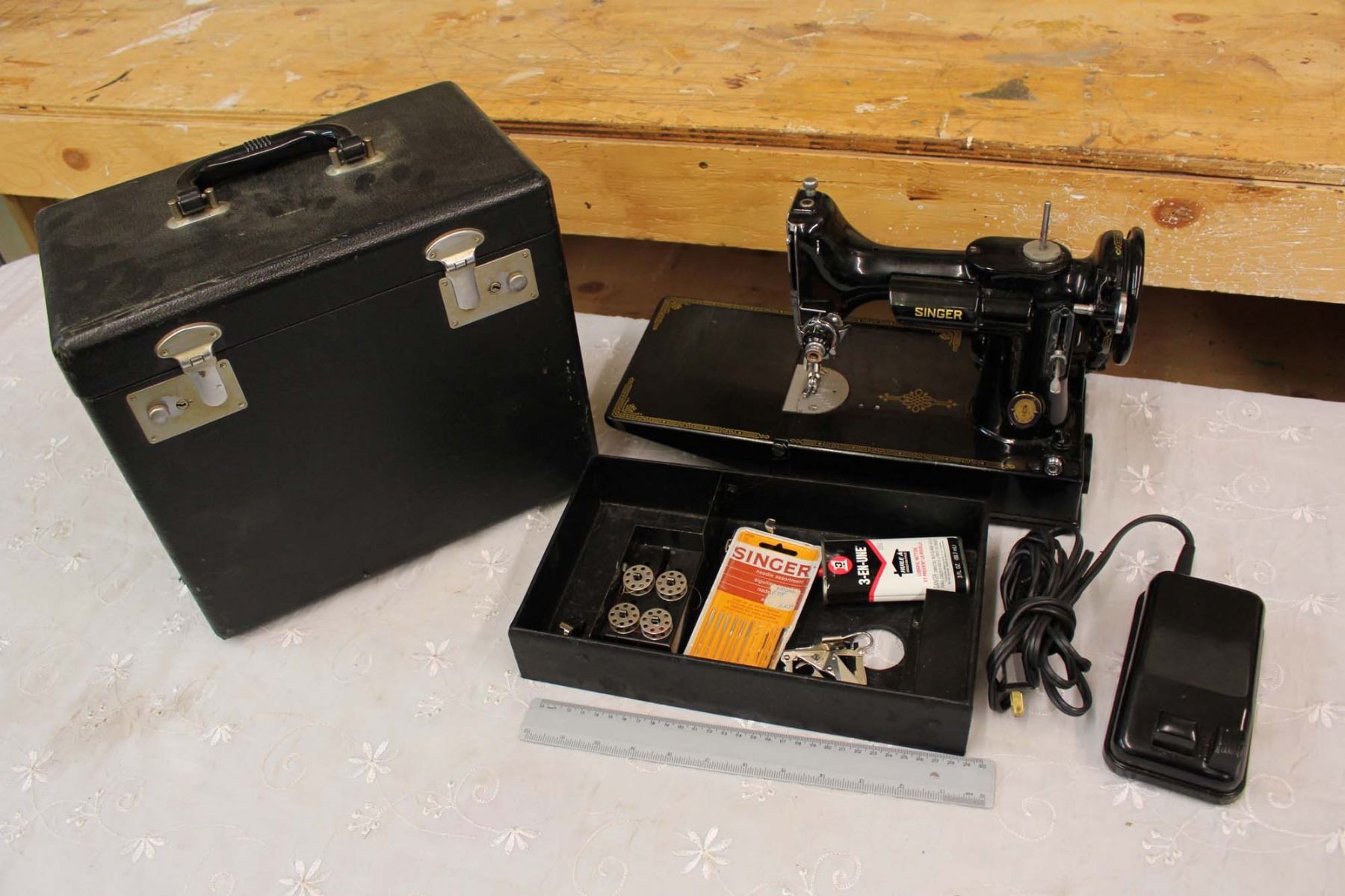 Vintage Featherweight Singer Sewing Machine w/Case and Accessories