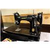 Image 3 : Vintage Featherweight Singer Sewing Machine w/Case and Accessories