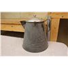 Image 1 : Vintage Metal Jug