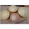 Image 2 : Set of Pyrex Bowls (4)