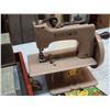 Image 4 : Singer 20 Toy Sewing Machine With Sew Handy Carrying Case