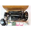 Image 5 : Vintage Singer Sewing Machine w/Accessories