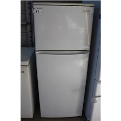 DANBY WHITE APARTMENT SIZED FRIDGE AND FREEZER...NOT WORKING