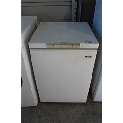 WOODS WHITE CHEST FREEZER