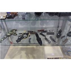 SHELF INCLUDING KNIVES