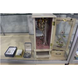 SHELF INCLUDING PEARLS, JEWELLERY BOX, AND JEWELLERY