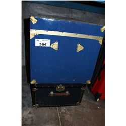 2 VINTAGE TRUNKS