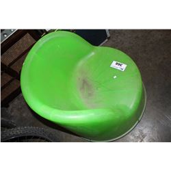 VINTAGE RCA VICTOR RADIO AND OUTDOOR PATIO CHAIR