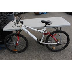 WHITE CCM MENS MOUNTAIN BIKE