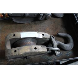 VINTAGE CRANE HOOK WITH PULLEY