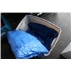 Image 1 : WHITE TOTE WITH THREE TARPS