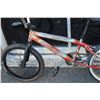 Image 2 : GREY AND ORANGE DIAMOND BACK BIKE