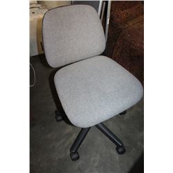 GREY ROLLING OFFICE CHAIR