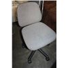 Image 1 : GREY ROLLING OFFICE CHAIR