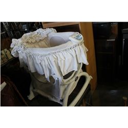 KOLCRAFT BABY BASINETTE