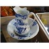 Image 1 : ENGLISH JUG AND BOWL SET