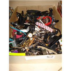 LARGE TRAY OF WATCHES