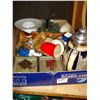 Image 1 : TRAY OF STEIN ART GLASS AND COLLECTIBLES