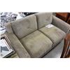 Image 1 : NEW WEST HAMPTOM HARTFORD BROWN LOVESEAT