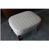 Image 3 : WHITE WING BACK ARMCHAIR AND OTTOMAN