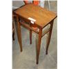 Image 2 : SPINDLE LEG CANADIANA OAK CANDLE TABLE