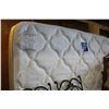 Image 1 : QUEENSIZE SERTA PERFECT SLEEPER PILLOWTOP MATTRESS AND BOX SPRING