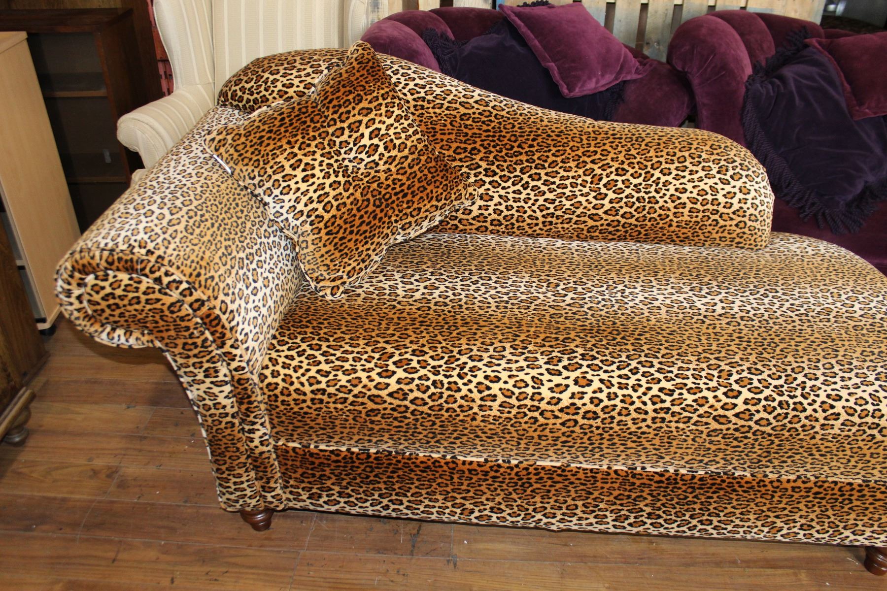 LEOPARD PRINT DIVAN LOUNGE CHAIR - Big Valley Auction