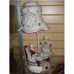 VINTAGE PORCELAIN FIGURAL LAMP