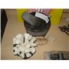 Image 1 : MORTAR AND PESTLE AND CORAL