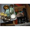 Image 1 : BOX OF COLLECTIBLES