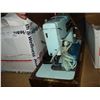 Image 1 : VINTAGE SINGER SEWING MACHINE